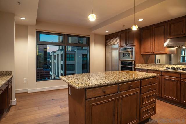 645 Front Street, San Diego CA: https://media.crmls.org/mediaz/246d2107-2ff6-4610-ad1c-8ab8680b2937.jpg