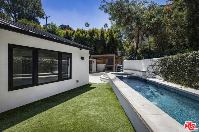 2425 Rinconia Drive, Los Angeles CA: https://media.crmls.org/mediaz/246d5295-1b03-4c04-9888-18e995aec4e6.jpg