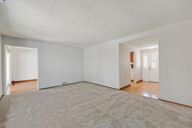 844 Wall St, Livermore CA: https://media.crmls.org/mediaz/246d7e9a-7950-4f44-a3c4-af71b0c4c654.jpg