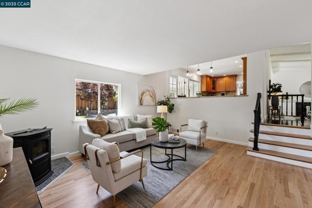 36 Playa Ct, San Ramon CA: https://media.crmls.org/mediaz/246de697-1a87-4d5e-a33d-ca32045411c4.jpg