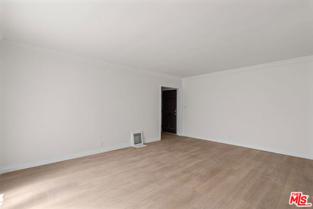 148 S Mccarty Drive, Beverly Hills CA: https://media.crmls.org/mediaz/246df52b-26c4-469b-876e-823afe729a57.jpg