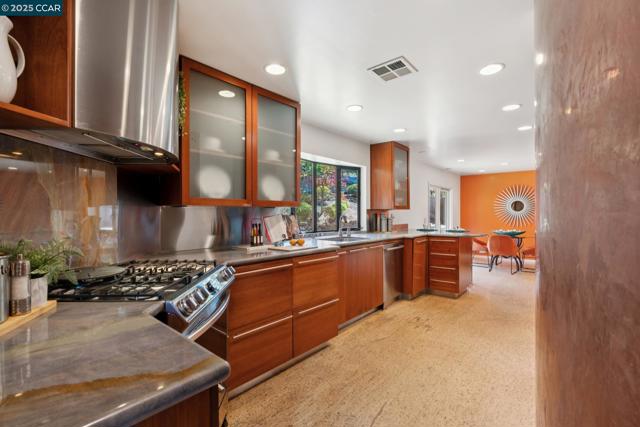 127 Devin Dr, Moraga CA: https://media.crmls.org/mediaz/246ea4f2-c74c-40bd-b501-544be7a70d7e.jpg