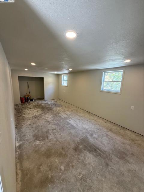 511 59Th St, Oakland CA: https://media.crmls.org/mediaz/246f5373-69cb-4ffc-8464-d70f4eb8c968.jpg