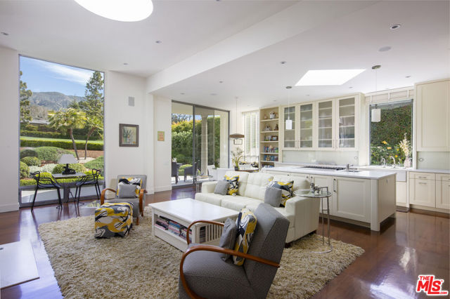 526 Crocker Sperry Drive, Montecito CA: https://media.crmls.org/mediaz/24707a3a-2b3d-45c3-9e9b-b2369e336082.jpg