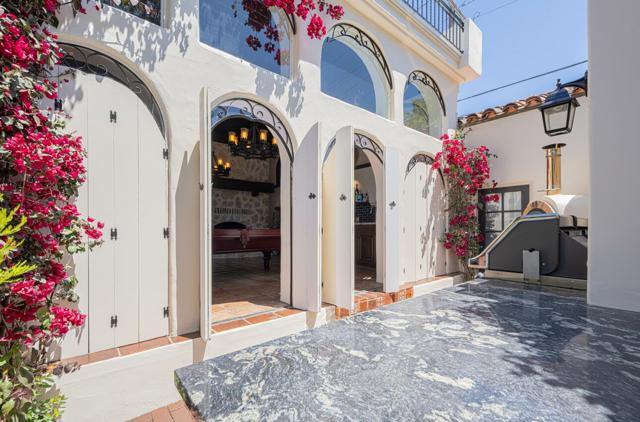 1 Santa Lucia Avenue, Salinas CA: https://media.crmls.org/mediaz/24709f76-f4d6-4294-8e34-26d2c6ef0ba3.jpg
