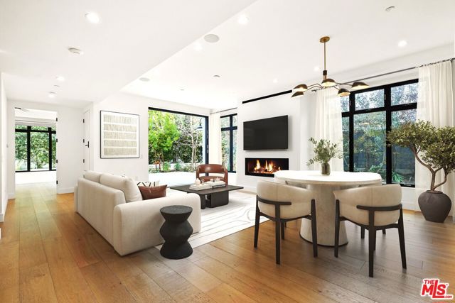 1037 21st Street, Santa Monica CA: https://media.crmls.org/mediaz/2470b3cb-4d41-43c4-93f8-88c14e33c680.jpg
