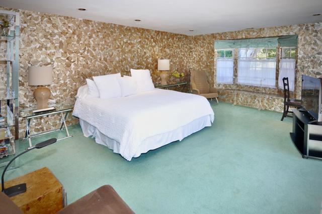8294 Prestwick Dr, La Jolla CA: https://media.crmls.org/mediaz/24712767-3c72-4c7d-8a75-97161765aec4.jpg