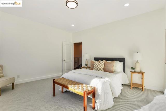 1738 18th Ave, Oakland CA: https://media.crmls.org/mediaz/24718ea1-0cf2-4496-8fb3-df67b6e8d4d1.jpg