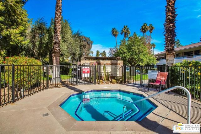 2860 N Los Felices Road, Palm Springs CA: https://media.crmls.org/mediaz/2471f935-177e-4587-aaa7-d4910c19baed.jpg