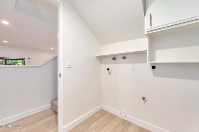 3011 Marigold Place, Thousand Oaks CA: https://media.crmls.org/mediaz/247229e8-09c2-4e78-b8df-cc17f3e41063.jpg