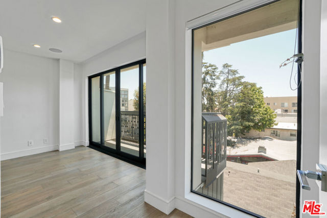1445 1/2 N Martel Avenue, Los Angeles CA: https://media.crmls.org/mediaz/2472c402-32cf-4b1d-be72-adfcf7f31854.jpg