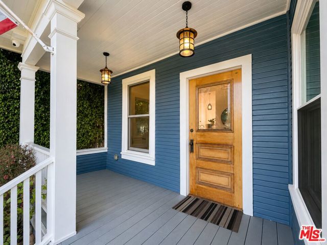 713 Bay Street photo 3