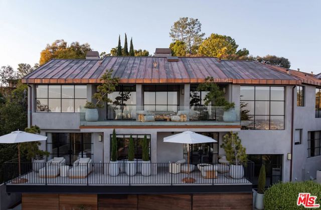 9360 Readcrest Drive, Beverly Hills CA: https://media.crmls.org/mediaz/2473b081-7377-4f14-b7ab-182858da10ef.jpg