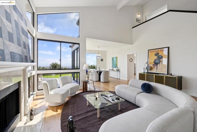 6019 Ridgemont Dr, Oakland CA: https://media.crmls.org/mediaz/2473c797-ffb4-4d96-b0a5-5efd1891f789.jpg