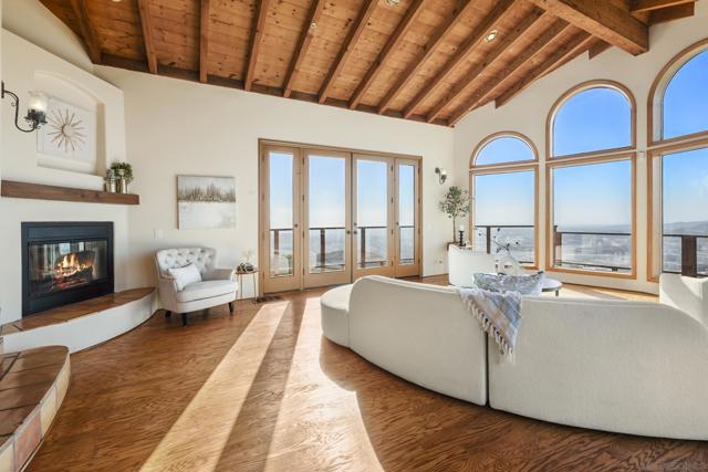 859 Cocos Dr, San Marcos CA: https://media.crmls.org/mediaz/2473dc67-034d-4a7f-b0f5-dfaff23ff6d6.jpg
