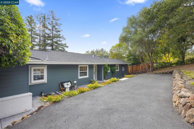 110 Twin Peaks Drive, Walnut Creek CA: https://media.crmls.org/mediaz/2473e936-fa53-4024-a20b-844d016f6d59.jpg