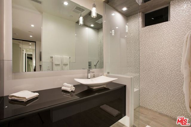 9459 Beverly Crest Drive photo 14