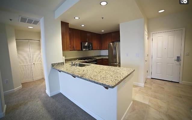 423 7th Street, Oakland CA: https://media.crmls.org/mediaz/247404bf-fe91-4d3a-b963-57f98c8125e1.jpg