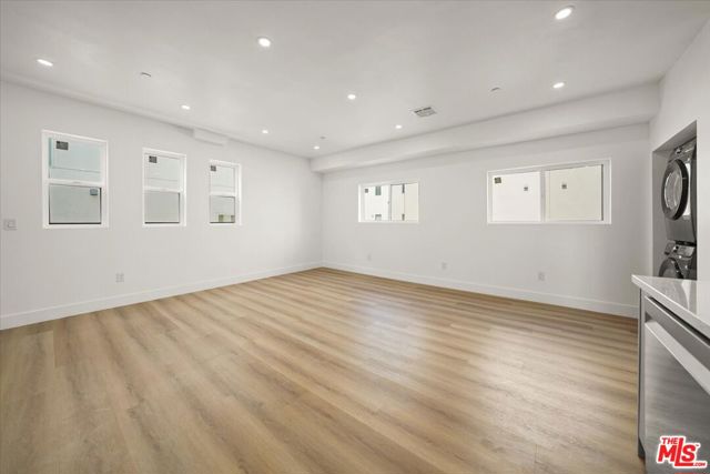 910 N Hudson Avenue, Los Angeles CA: https://media.crmls.org/mediaz/24740ef2-2632-4699-a566-e921d968aca8.jpg