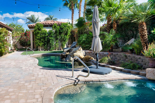 57 Laken Lane, Palm Desert CA: https://media.crmls.org/mediaz/24745799-3b53-4fd8-8507-bf7af3a0b960.jpg