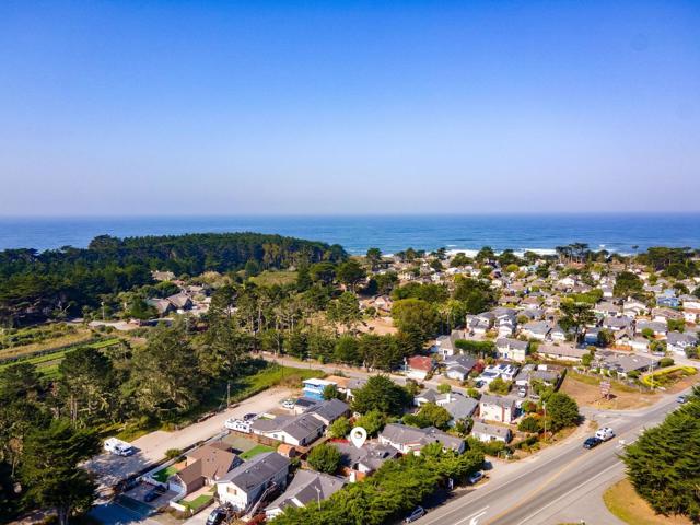 9690 Cabrillo Highway, Moss Beach CA: https://media.crmls.org/mediaz/24746bf5-fbaa-4568-b3be-bee216c85603.jpg