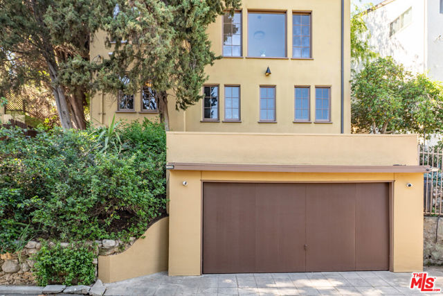 263 Lamont Drive, Los Angeles CA: https://media.crmls.org/mediaz/24747a06-98ee-4c19-a34d-0e4c1ab3e1e2.jpg