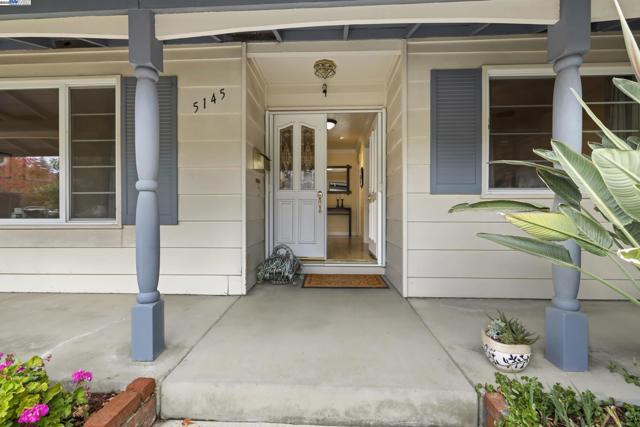 5145 Springdale Ave, Pleasanton CA: https://media.crmls.org/mediaz/2474e871-8044-4320-950d-36fd353137d1.jpg