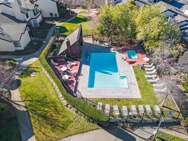 606 Baywood Rd, Alameda CA: https://media.crmls.org/mediaz/247512d3-fb52-4a5a-a13d-0fbee0cc4309.jpg