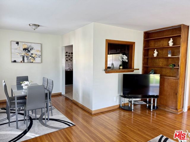 2626 Coolidge Avenue, Los Angeles CA: https://media.crmls.org/mediaz/247626d0-f2ee-4adb-a4b4-4c2f6b270a4d.jpg