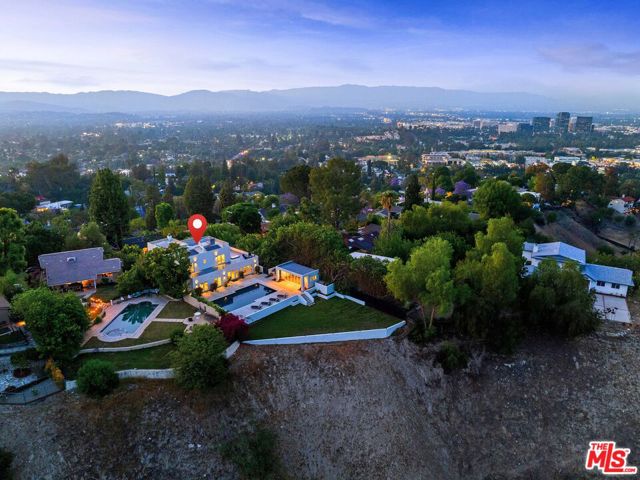 5118 Cerrillos Drive, Woodland Hills CA: https://media.crmls.org/mediaz/24768a28-06fb-4958-af24-a2b7b5eca57d.jpg