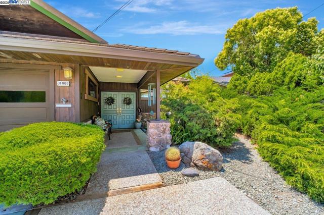 31865 Chicoine Ave, Hayward CA: https://media.crmls.org/mediaz/2477265c-4253-4731-9ced-e6e6e981a723.jpg