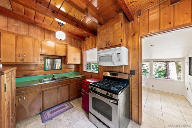 33613 Bailey Meadows Road, Palomar Mountain CA: https://media.crmls.org/mediaz/24772c6a-5ac4-48d6-bb10-6a11290a7adc.jpg