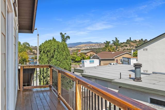 1454 Lantana Avenue, Chula Vista CA: https://media.crmls.org/mediaz/24778208-3464-440a-a222-7ee31cfab40a.jpg