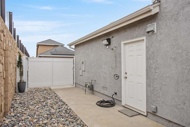 6951 Quiet Cove Dr, Carlsbad CA: https://media.crmls.org/mediaz/2477f46d-ee0c-4025-939f-59d610b22a42.jpg