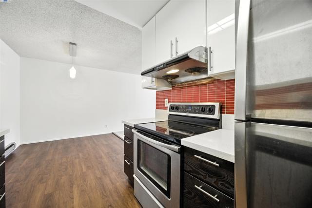 1321 Webster St, Alameda CA: https://media.crmls.org/mediaz/24781b74-1966-4223-be17-183c750ce8e5.jpg