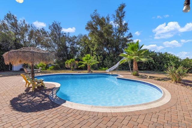 1140 Cloverleaf Dr, El Cajon CA: https://media.crmls.org/mediaz/2478ab0a-85de-4b9a-bcd4-210e2a9f621a.jpg