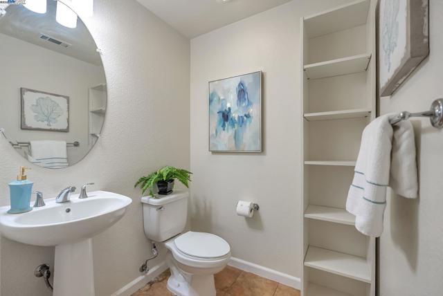 4432 Hyde Cmn, Fremont CA: https://media.crmls.org/mediaz/2478bc47-7aea-4671-8f81-3df63a8357cc.jpg