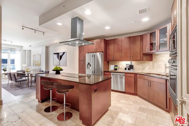 10700 Wilshire Boulevard, Los Angeles CA: https://media.crmls.org/mediaz/2478da7d-7320-43db-bb6b-cfa8d784076e.jpg