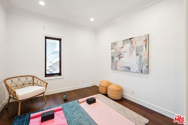 8027 Floral Avenue, Los Angeles CA: https://media.crmls.org/mediaz/2479b2d4-33df-494b-9ec9-d6cce1aed4fb.jpg
