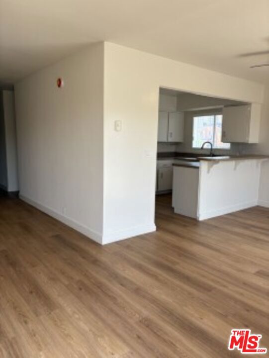 120 Hurricane, Marina del Rey CA: https://media.crmls.org/mediaz/2479feef-5a42-476e-b8bd-f79181fb6fcf.jpg