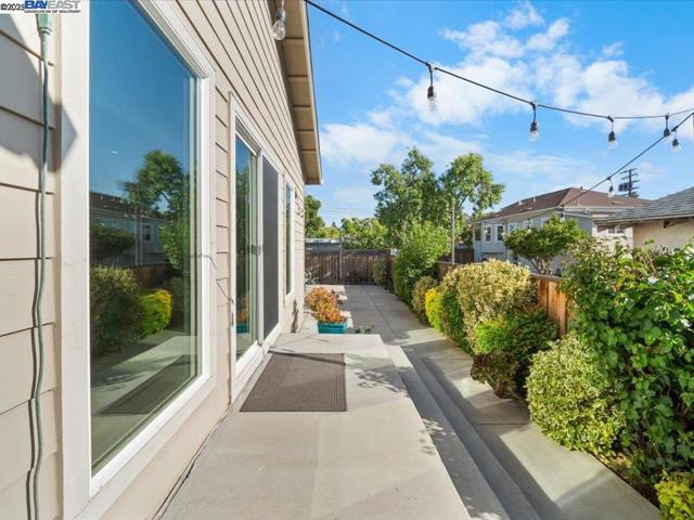 741 N N St, Livermore CA: https://media.crmls.org/mediaz/247a28f1-b064-4d05-8ed5-38e5cda7e92d.jpg