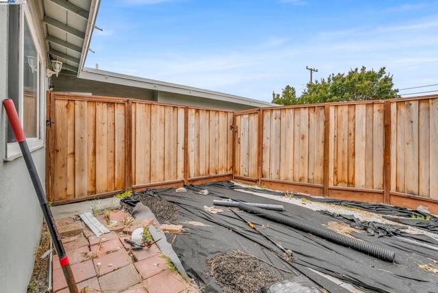 28458 Etta Ave, Hayward CA: https://media.crmls.org/mediaz/247a9fe4-6e27-4f66-9c06-1db6671c149c.jpg
