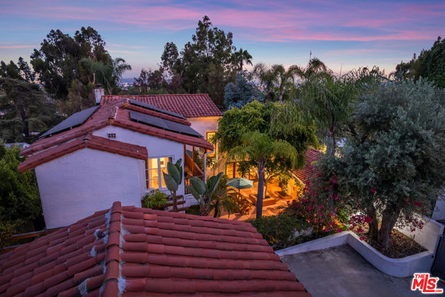 7825 Hillside Avenue, Los Angeles CA: https://media.crmls.org/mediaz/247b399e-16b3-4893-8591-0807e478478b.jpg