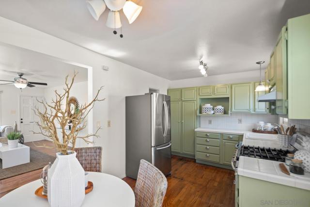 241 243 F Avenue, Coronado CA: https://media.crmls.org/mediaz/247b53d2-14a3-4cd8-b1e5-e431b47f09e8.jpg