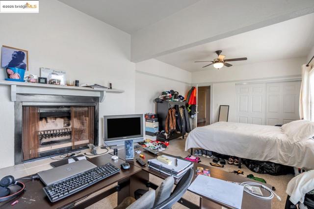 5537 Claremont Ave, Oakland CA: https://media.crmls.org/mediaz/247bb61a-38bc-4bbf-82ae-b308218146d8.jpg