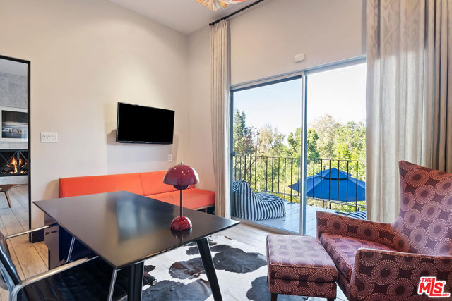 3631 Buena Park Drive, Studio City CA: https://media.crmls.org/mediaz/247bbf58-a4f5-4cec-ab2e-3645af58715e.jpg