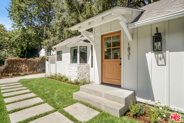 1831 Benedict Canyon Drive, Beverly Hills CA: https://media.crmls.org/mediaz/247c4cff-9fb9-4c69-bf4f-f18cda8179fe.jpg