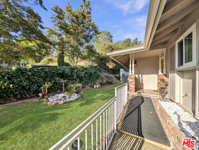 3308 Sparr Boulevard, Glendale CA: https://media.crmls.org/mediaz/247d521c-31b1-4923-b2ec-fee4964459e1.jpg