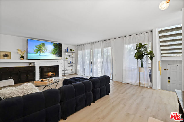 5245 Coldwater Canyon Avenue, Sherman Oaks CA: https://media.crmls.org/mediaz/247e7b96-1e54-429c-9f71-fd88b45944af.jpg