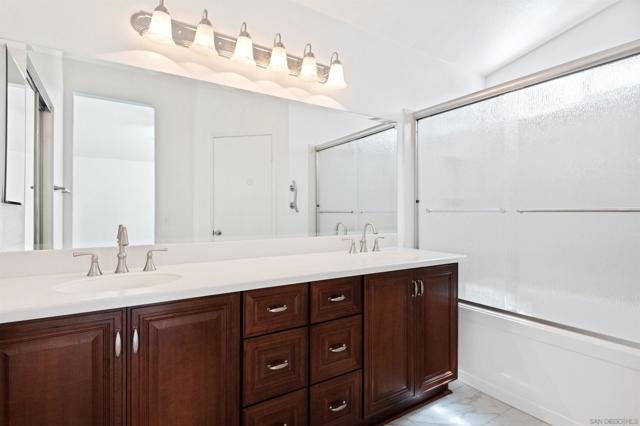 40998 Promenade Chardonnay Hls, Temecula CA: https://media.crmls.org/mediaz/247eb6a1-4f89-4a03-8011-adb43127e62b.jpg
